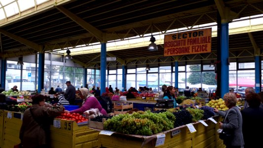 20171005_101331_Central_market_in_Bacău_october_2017