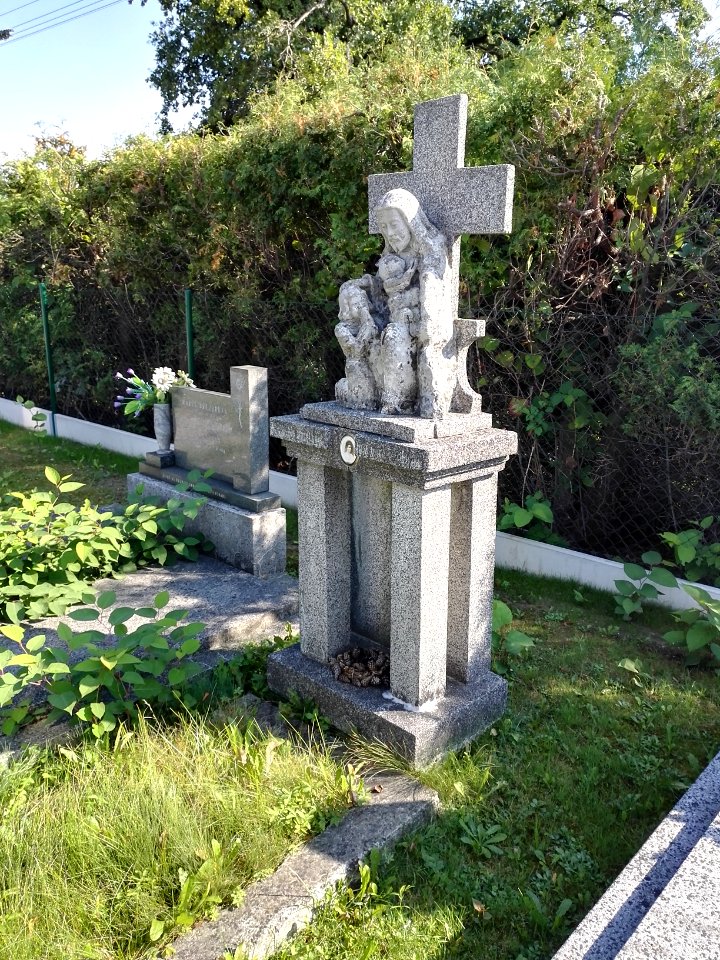 2018_Hřbitov_Albrechtice_(KA)_03