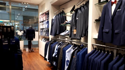 20181104_123819_Pawo_clothes_store_in_Lodz._November_2018