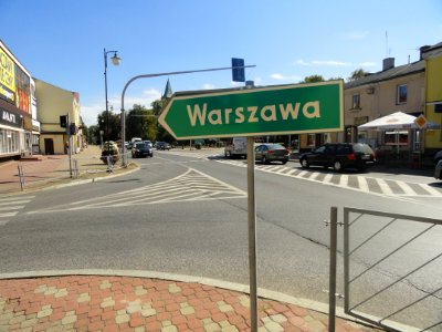 2018_Końskie,_drogowskaz_do_Warszawy