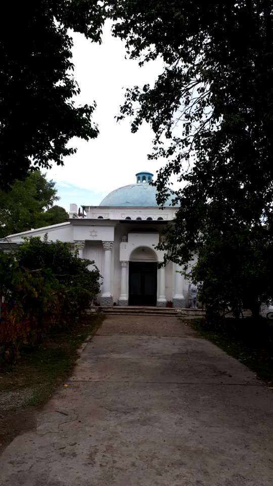 20171004_125544_Jewish_cemetery_in_Bacău