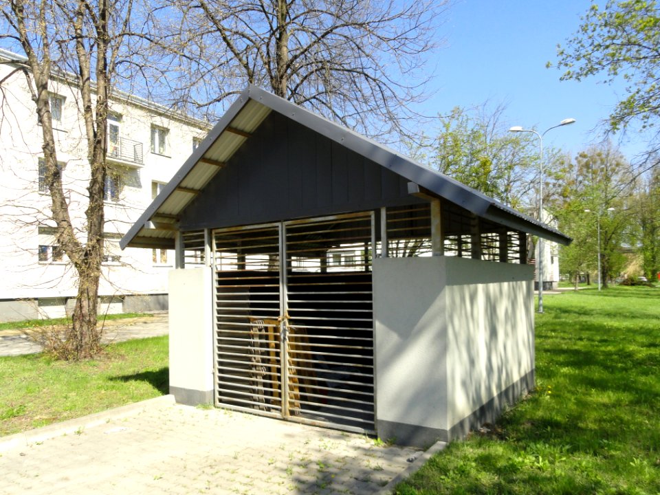 2018_Warszawa_Przyce,_śmietnik