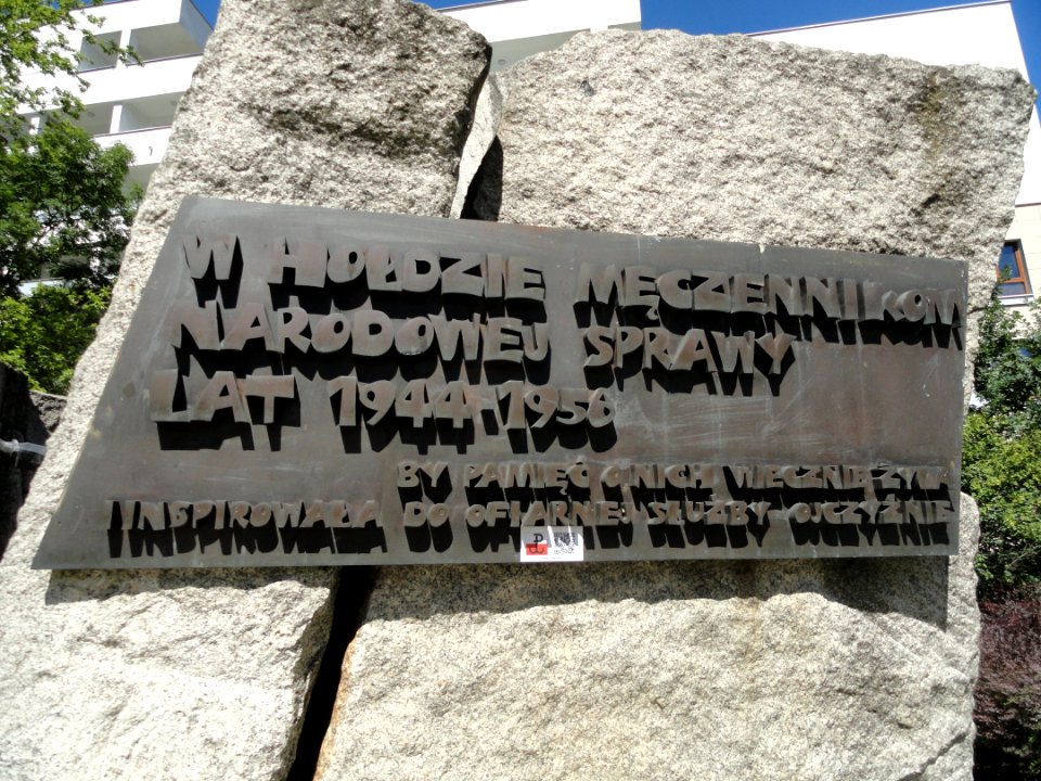 2018_Warszawa_Pomnik_„Ku_Czci_Pomordowanych_w_Praskich_Więzieniach_1944–1956",_2