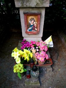 2018_Warszawa_Wilcza_25_kapliczka_-_1