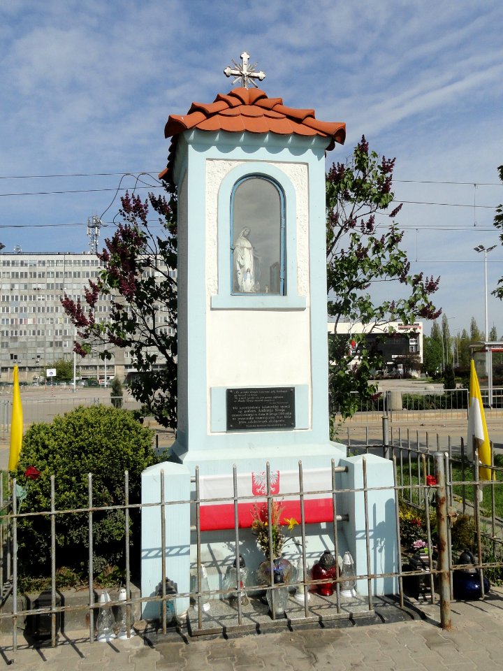 2018_Warszawa_Wolska-Fort_Wola,_kapliczka