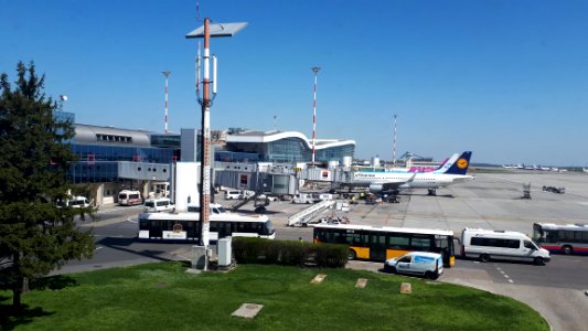 20180409-140514-henri-coanda-otopeni-airport-2018