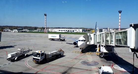 20180409-135405-otopeni-airport-april-2018