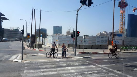 20180320-104254-tel-aviv-yitskhak-sade-begin-road-2018