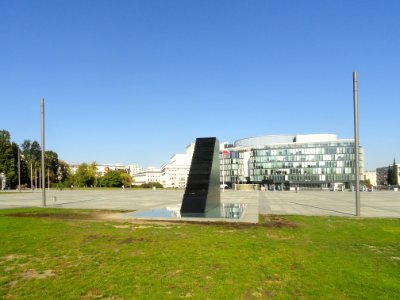 2018_Warszawa_pomnik_Smoleński,_3