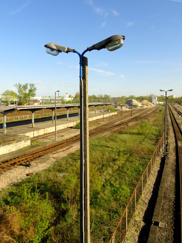 2018_Warszawa_Praga_latarnia_kolejowa,_1