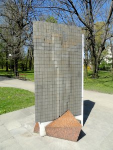 2018_Warszawa_park_Kombatantów,_miejsce_pamięci,_2