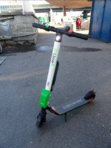 2018_Warszawa_hulajnoga_Lime,_2