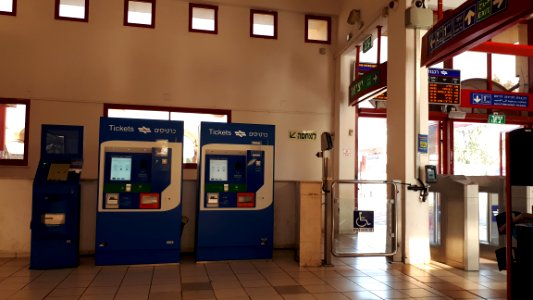 20180204-09414-Hutzot-HaMifratz-train_station-2018