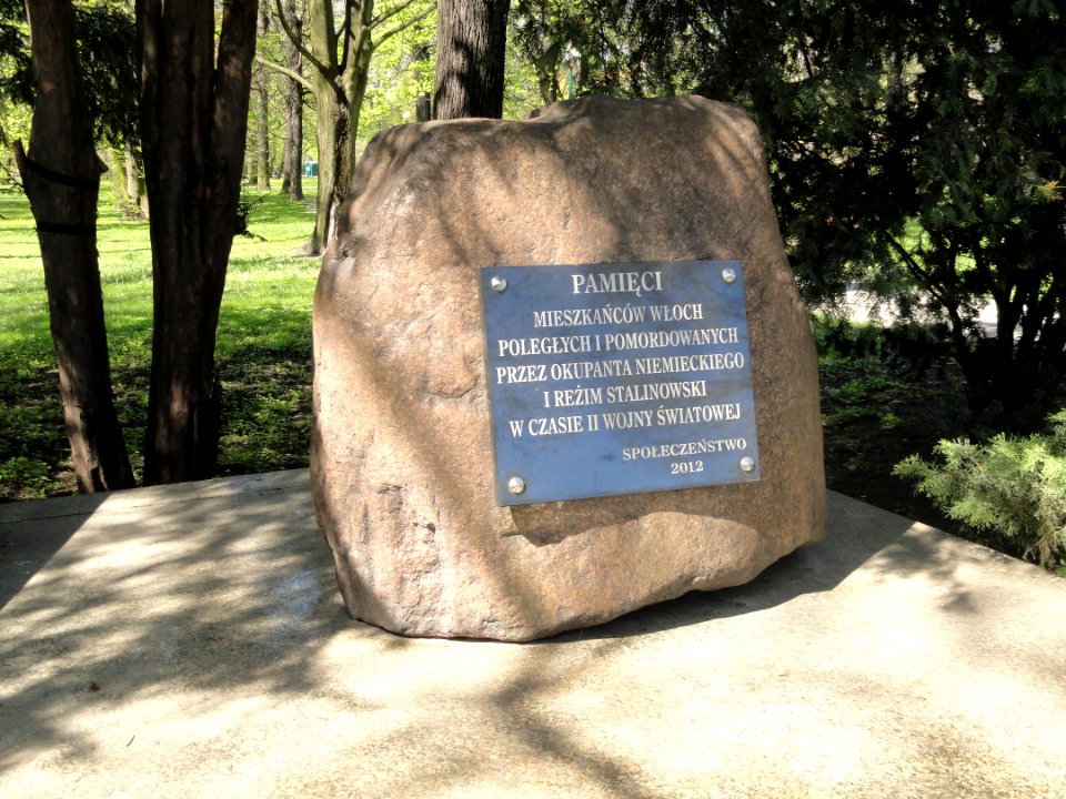 2018_Warszawa_park_Kombatantów,_miejsce_pamięci,_4