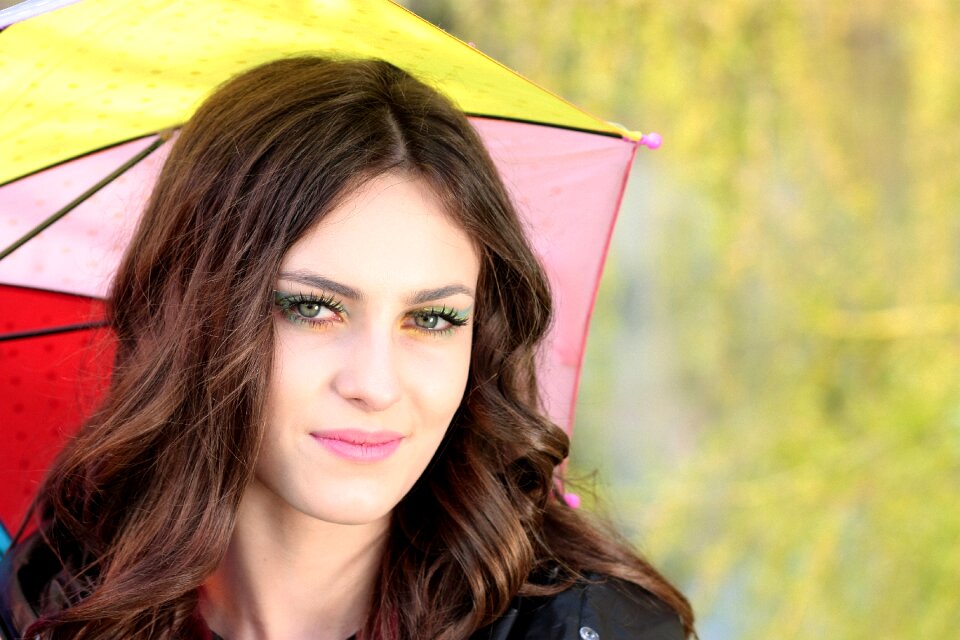 Coloring beauty green eyes