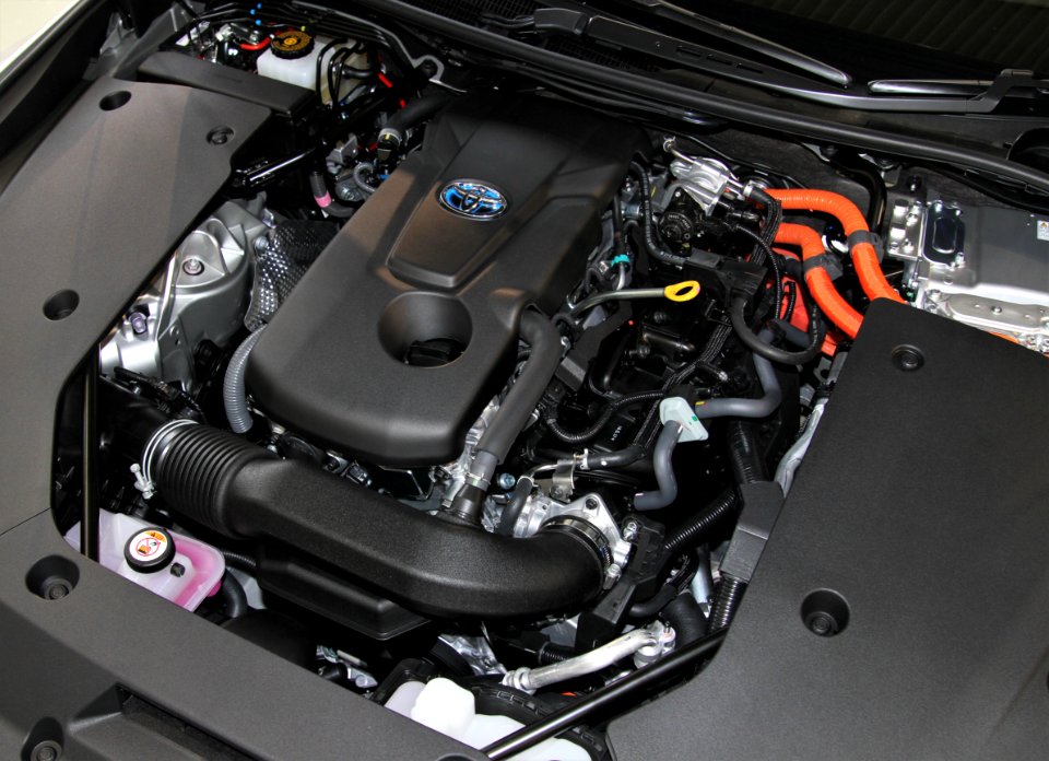 2018_Toyota_Crown_Hybrid_A25A-FXS