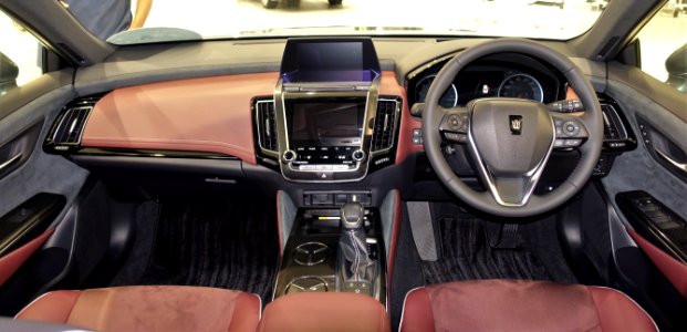 2018_Toyota_Crown_interior