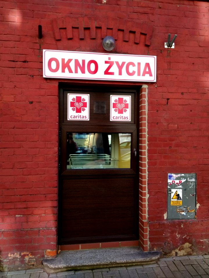 2018_Warszawa_Hoża,_okno_życia
