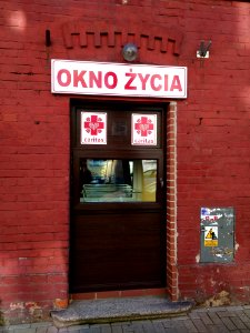 2018_Warszawa_Hoża,_okno_życia