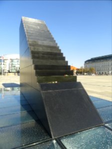 2018_Warszawa_pomnik_Smoleński,_1
