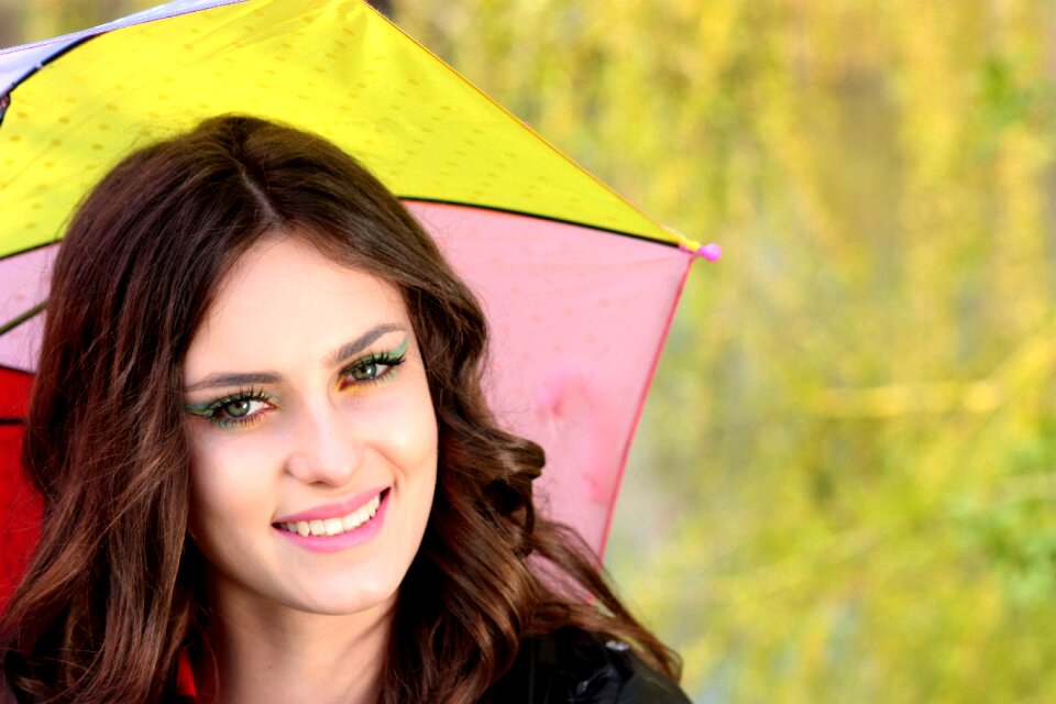 Coloring beauty green eyes