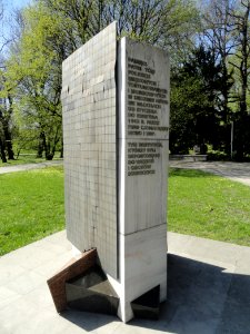 2018_Warszawa_park_Kombatantów,_miejsce_pamięci,_5