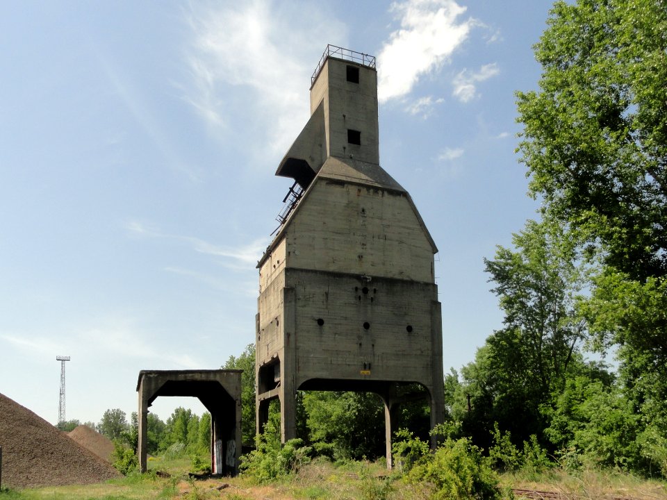 2018_Warszawa_wieża_do_nawęglania_parowozów