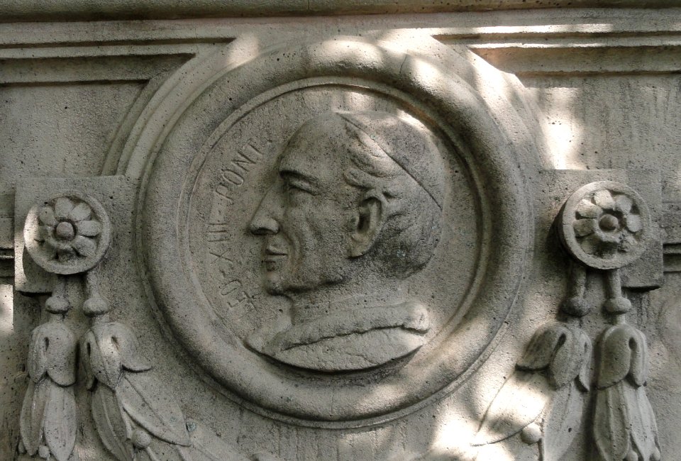 2018_Warszawa_Karnicka_kapliczka,_5