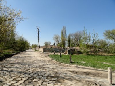 2018_Warszawa_Gniewkowska,_stara_nawierzchnia
