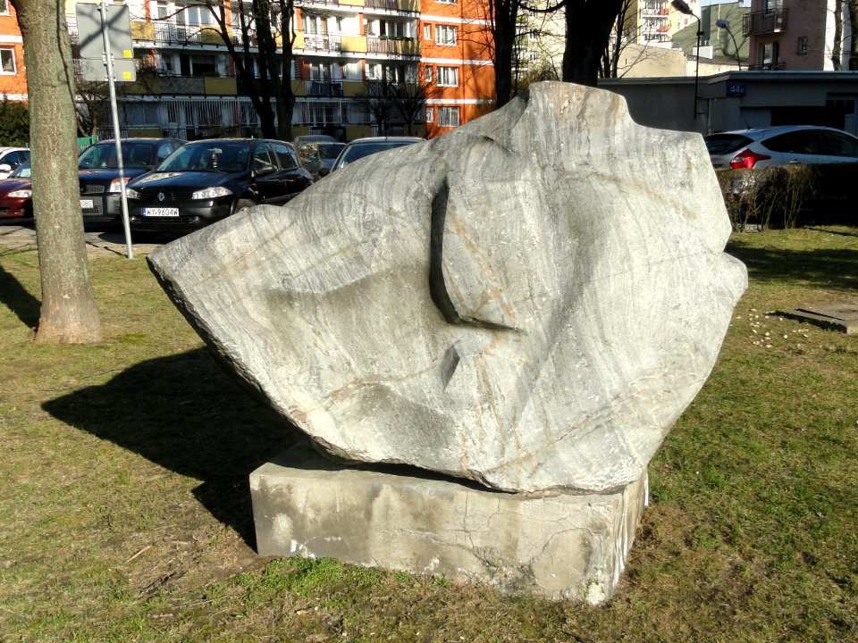 2018_Warszawa_Aleja_Stanów_Zjednoczonych,_rzeźba_plenerowa
