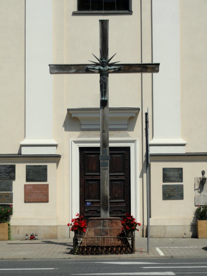 2018_Warszawa_kościół_św._Jana_Bożego,_krzyż