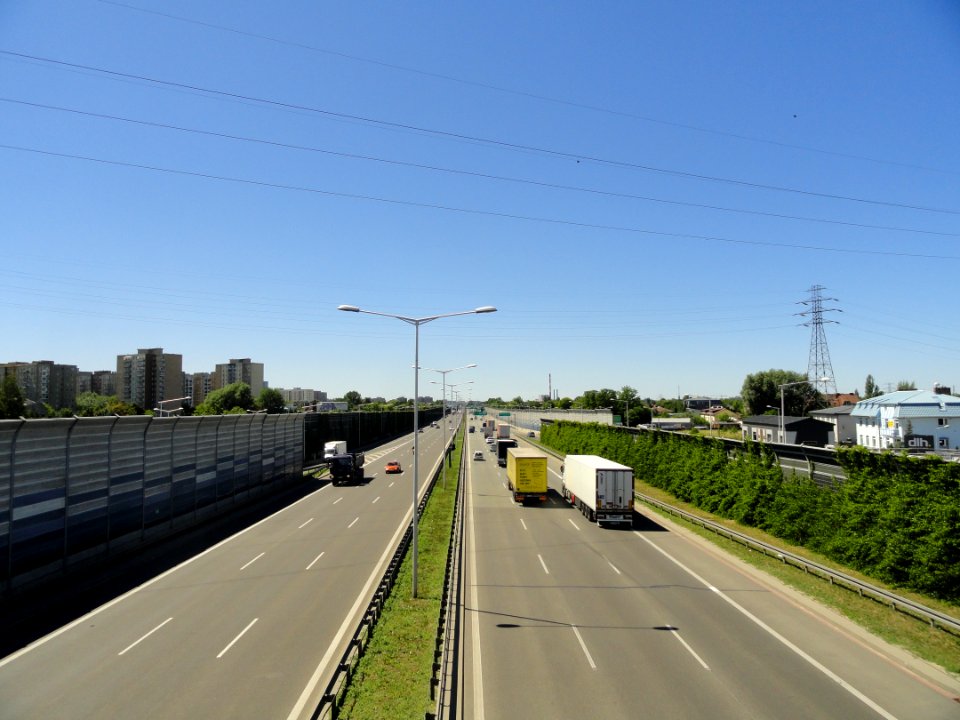 2018_Warszawa_aleja_Toruńska,_5