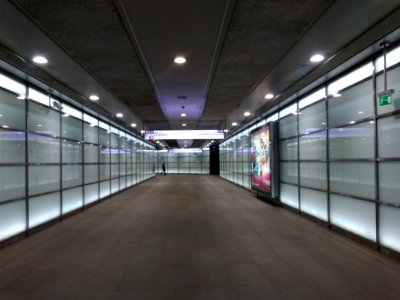 2018_Warszawa_metro_Rondo_ONZ,_przejście_podziemne