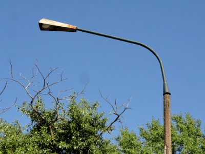 2018_Warszawa_stara_lampa_przy_ZOO,_2