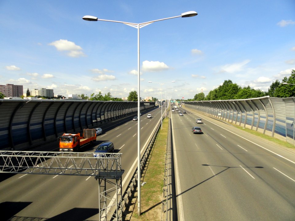 2018_Warszawa_aleja_Toruńska,_7