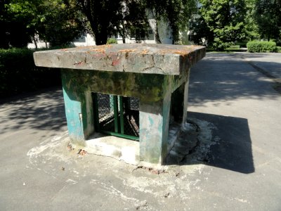 2018_Warszawa_schron-grzybek_na_Muranowie,_3