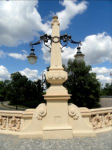 2018_Warszawa_Wiadukt_Markiewicza,_ozdobna_latarnia