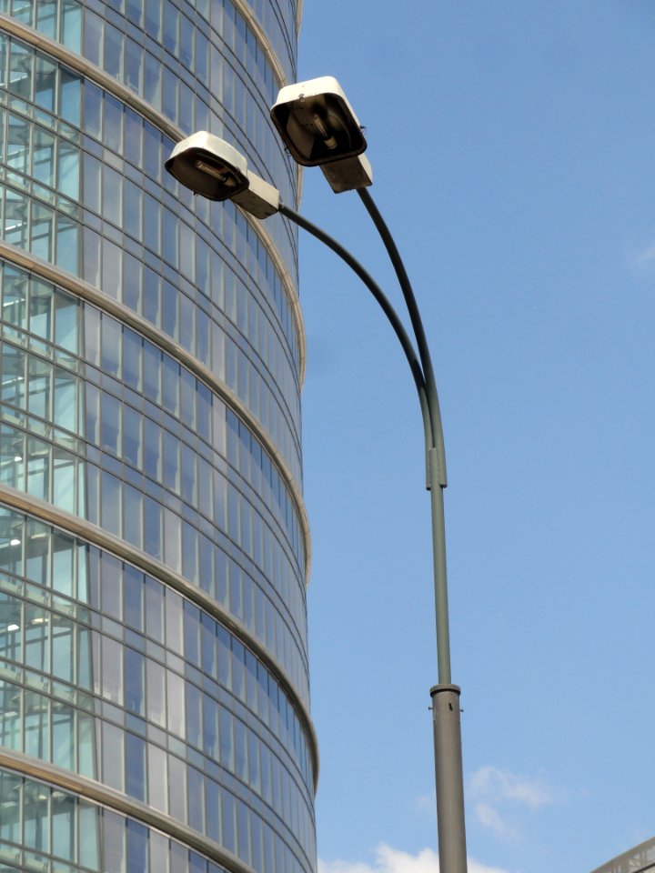 2018_Warszawa_rondo_Daszyńskiego,_latarnia,_1