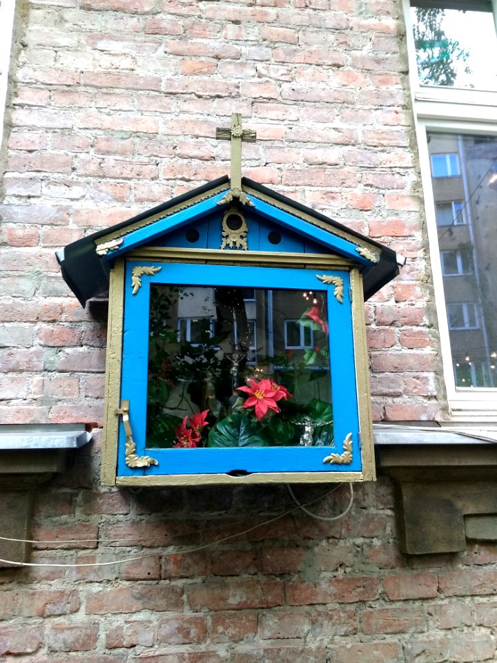 2018_Warszawa_Szpitalna_6_kapliczka