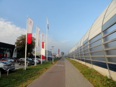2018_Warszawa_aleja_Toruńska,_ciąg_pieszo-rowerowy