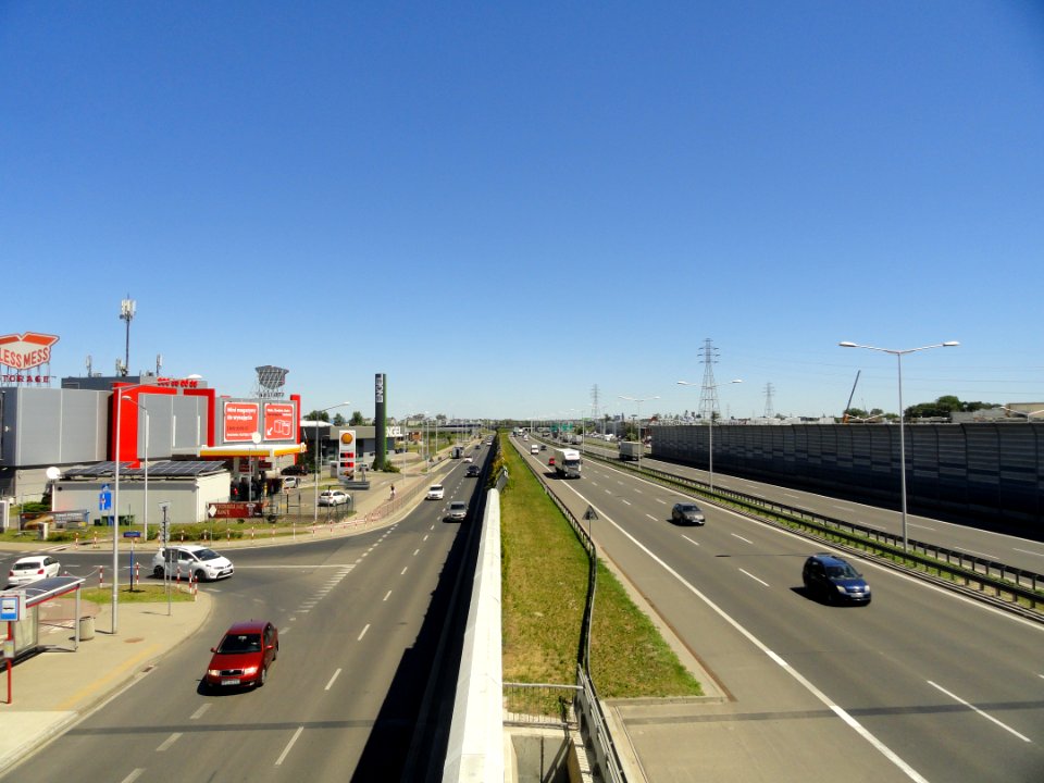 2018_Warszawa_aleja_Toruńska,_3