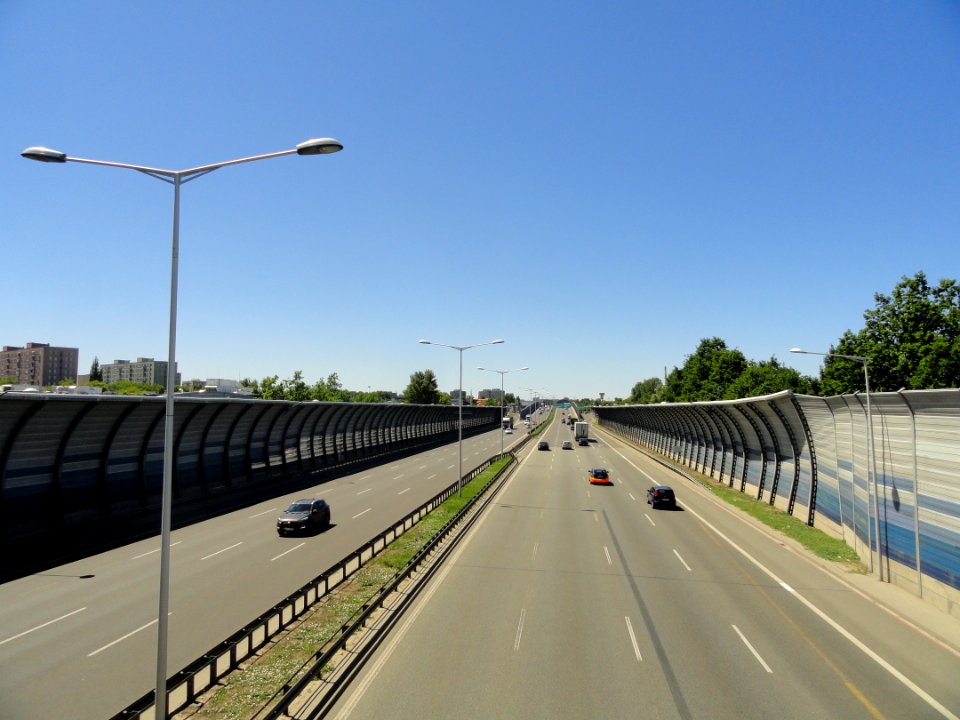 2018_Warszawa_aleja_Toruńska,_2