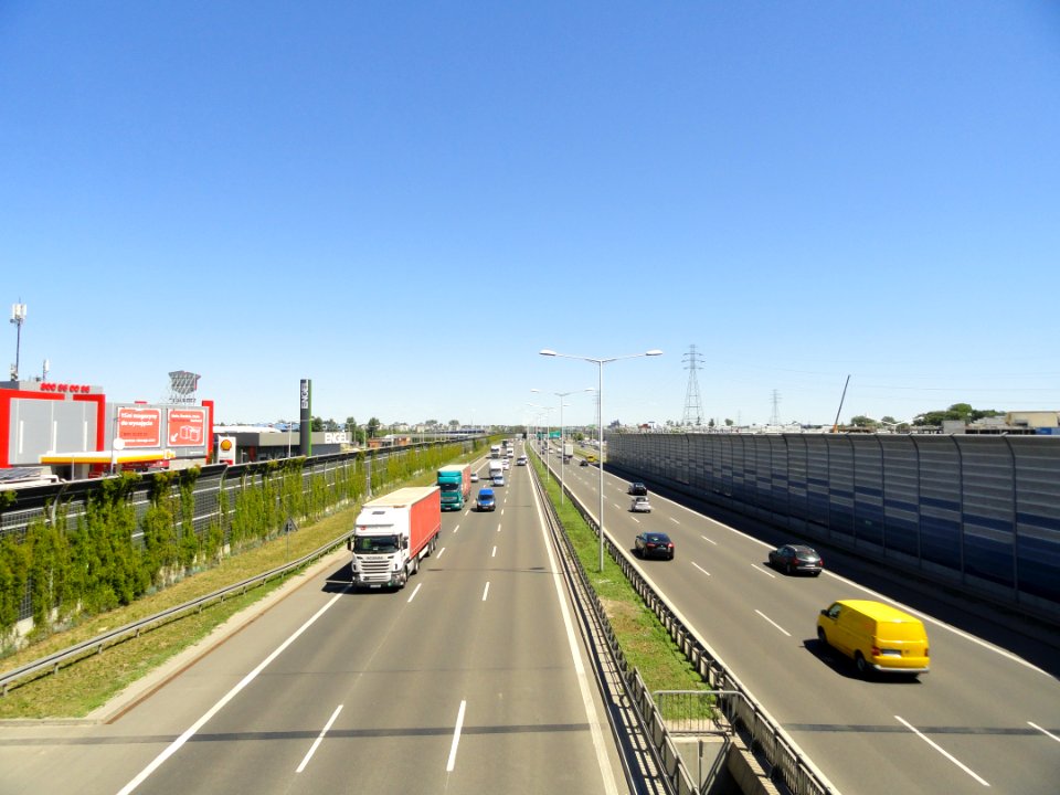 2018_Warszawa_aleja_Toruńska,_4