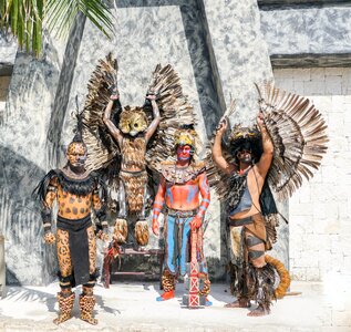 Costumes aztec mexican