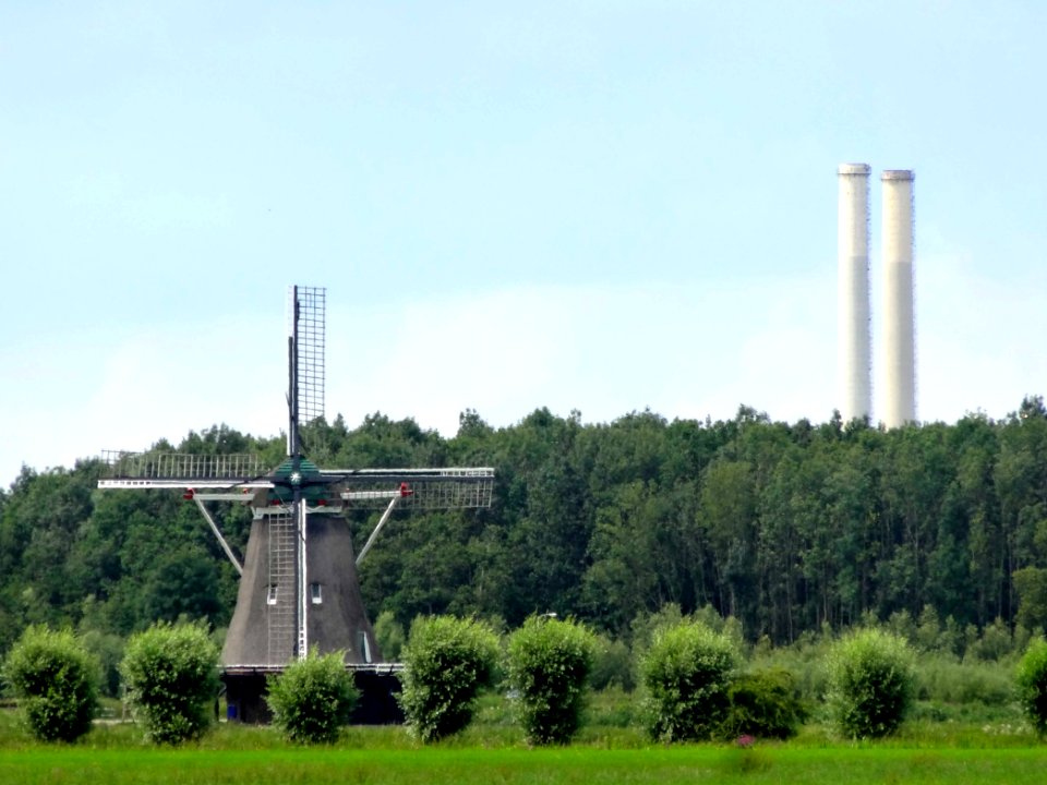 20140723_Molen_Windesheim_met_pijpen_IJsselcentrale