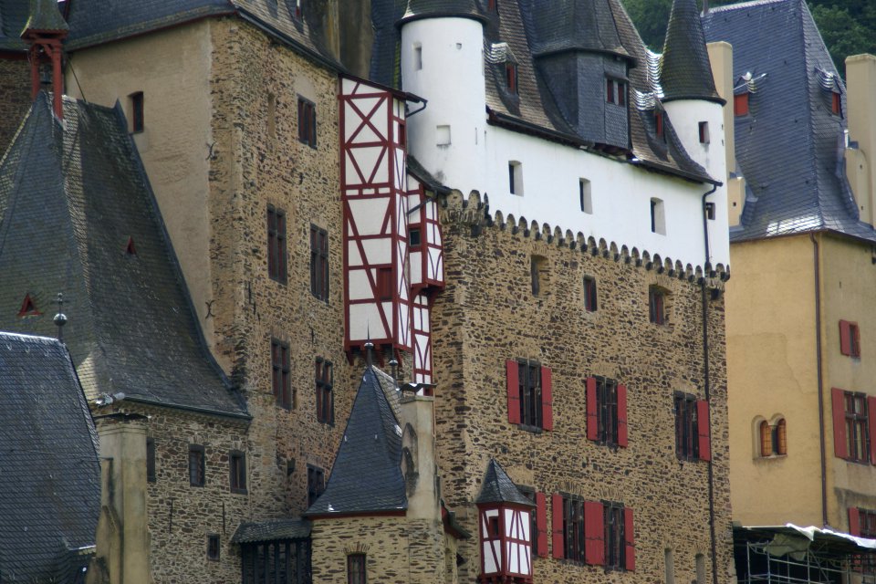 2014.06.21.125134_View_Burg_Eltz