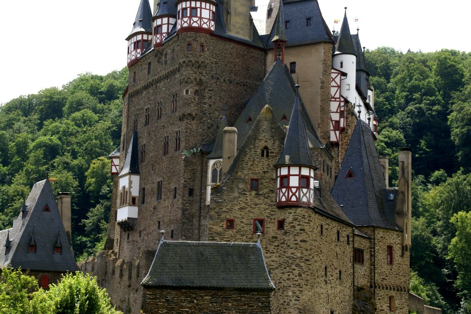 2014.06.21.125448_View_Burg_Eltz