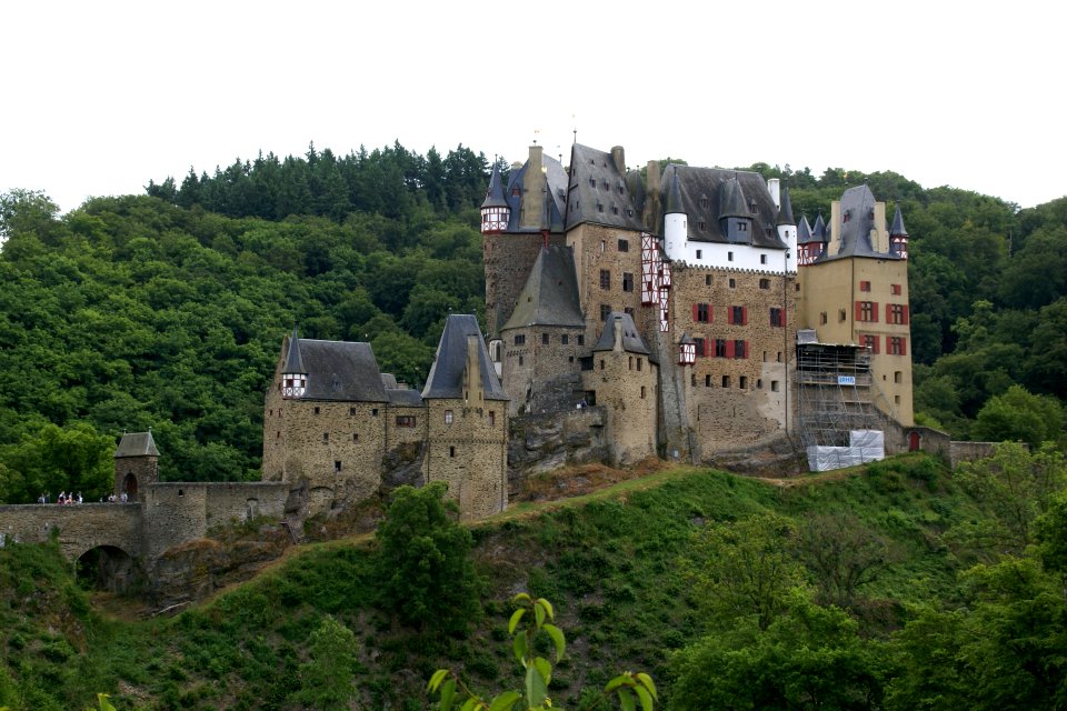 2014.06.21.124611_View_Burg_Eltz