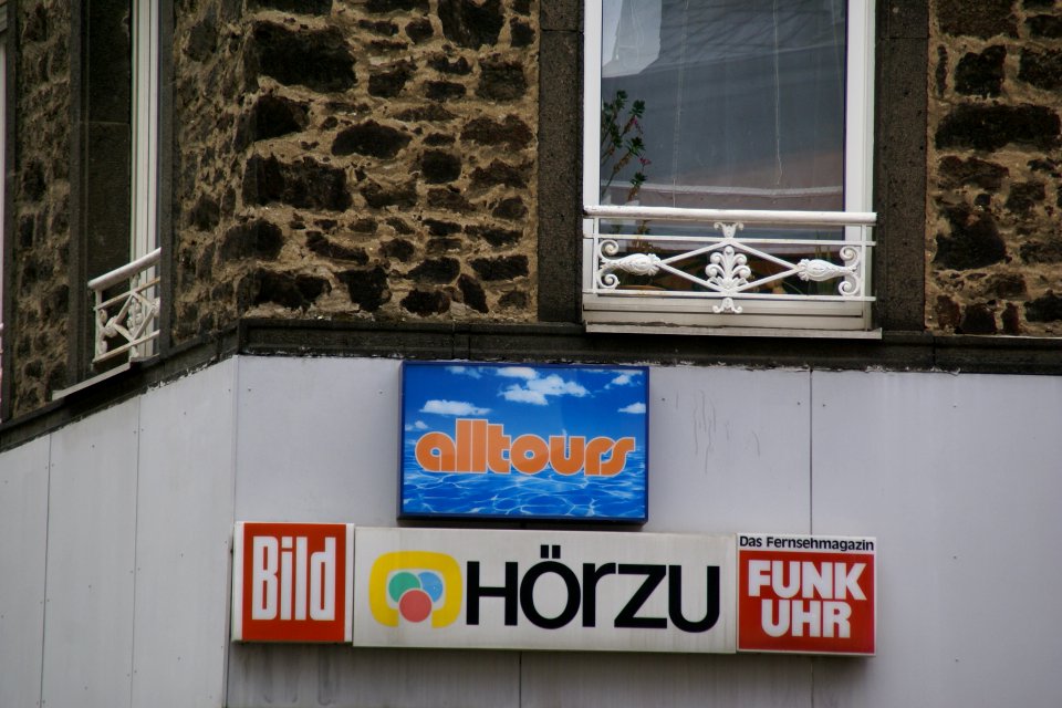 2014.06.21.115649_Bild_alltours_Funk_Uhr_signs_Obertorstraße_Münstermaifeld