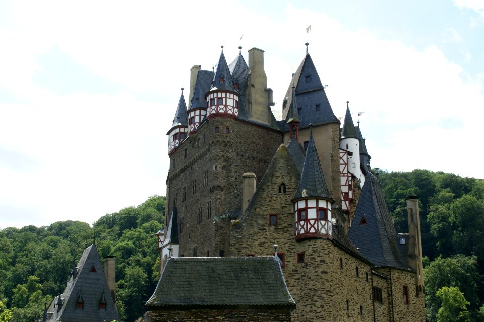 2014.06.21.125643_View_Burg_Eltz